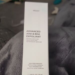 Advanced AHA & BHA Exfoliant - White